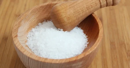 Nećete pogriješiti sa mjerom: Ovo su najispravniji načini za dodavanje soli u jela