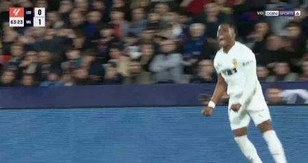 (VIDEO) Igra sve bolje: Ramazani postigao SPEKTAKULARAN gol u derbiju