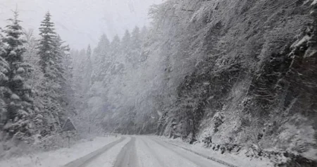Snijeg otežava saobraćaj: Potpuno obustavljen saobraćaj na magistralnom putu Sarajevo – Foča