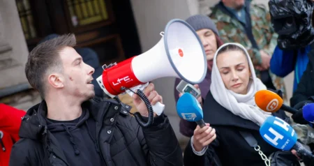 (VIDEO) Mladi su se podigli, nećemo se zaustaviti: Pogledajte atmosferu sa današnjih protesta