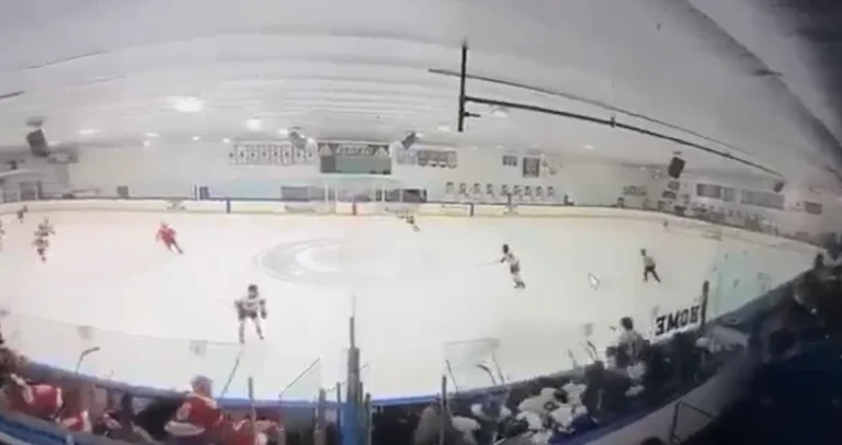 (VIDEO) HOROR NA UTAKMICI: Muškarac ubio suprugu i ranio dvoje vlastite djece, a onda… (VIDEO) HOROR NA UTAKMICI: Muškarac ubio suprugu i ranio dvoje vlastite djece, a onda…