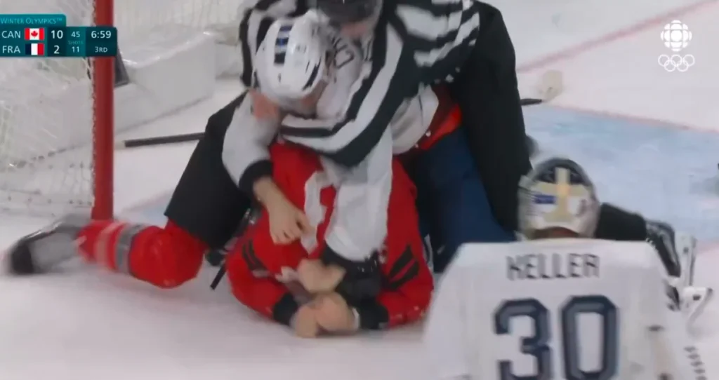 (VIDEO) Sukob o kojem bruji olimpijski svijet: Pogledajte tuču kanadskog i francuskog hokejaša