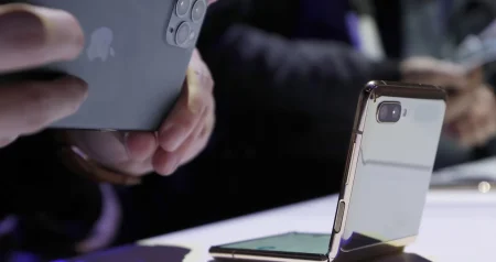 Apple razvija iPhone Flip: Vertikalni preklop kao nova strategija