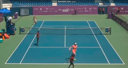 (VIDEO) NESVAKIDAŠNJA DRAMA: Teniserke primijetile nešto čudno, uslijedila je INVAZIJA i bijeg sa terena…