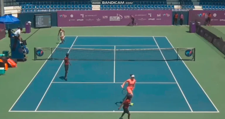 (VIDEO) NESVAKIDAŠNJA DRAMA: Teniserke primijetile nešto čudno, uslijedila je INVAZIJA i bijeg sa terena… (VIDEO) NESVAKIDAŠNJA DRAMA: Teniserke primijetile nešto čudno, uslijedila je INVAZIJA i bijeg sa terena…