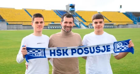 Posušje dan uoči utakmice sa Sarajevom potpisalo ugovore sa dvojicom fudbalera Posušje dan uoči utakmice sa Sarajevom potpisalo ugovore sa dvojicom fudbalera