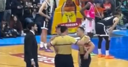 (VIDEO) Pogledajte kako su navijači Partizana ZAMALO izbacili svoj klub iz Kupa Radivoja Koraća (VIDEO) Pogledajte kako su navijači Partizana ZAMALO izbacili svoj klub iz Kupa Radivoja Koraća