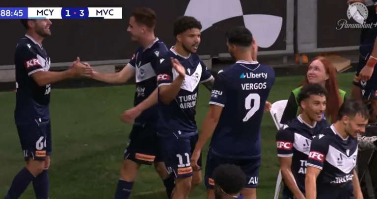 (VIDEO) Kombinacija miljenika Manijaka i fudbalske legende: MAJSTORSKI gol u režiji Santosa i Juana Mate