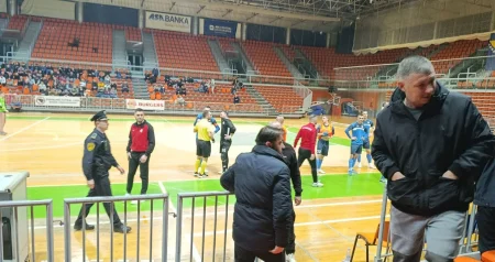 (VIDEO) HAOS U ZENICI! Borba za opstanak prekinuta, ispražnjena tribina Arene