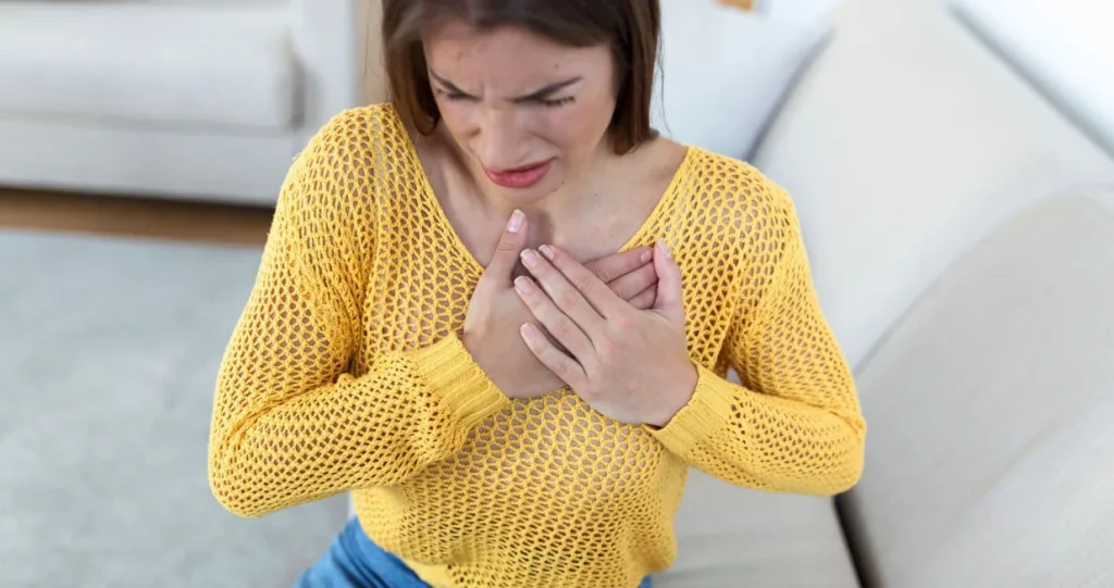 Srčani udar često ne počinje snažnom boli u prsima: Jedan rani simptom mnogi zanemare