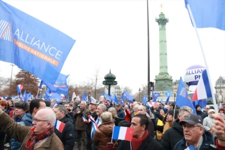 Masovni protesti policije širom Francuske zbog uslova rada