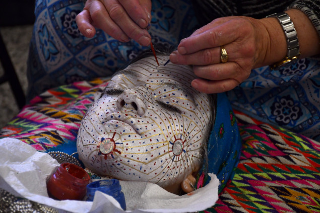 Kosovo: Šminkanje mladenke kao zaštita od uroka Kosovo: Šminkanje mladenke kao zaštita od uroka