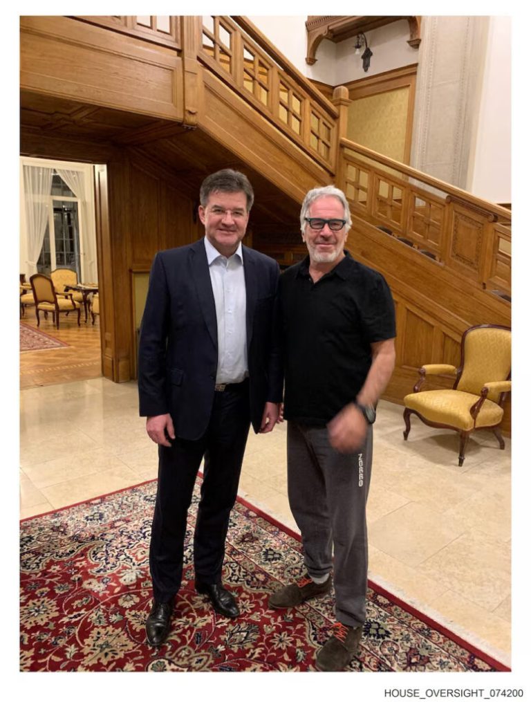 Mnoga poznata imena pojavljuju se u Epsteinovim dosjeima, šta znamo do sada