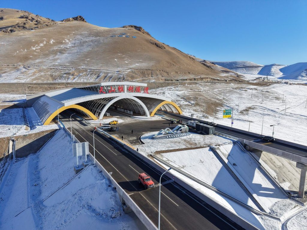 Otvoren najduži tunel na autoputu na svijetu, koji otvara vrata trgovini i turizmu