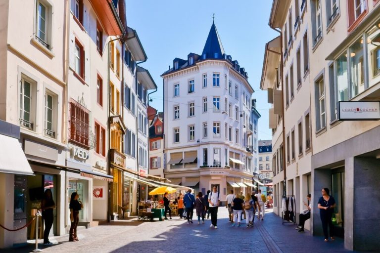 Švicarska bi mogla u junu ograničiti broj stanovnika na 10 miliona Švicarska bi mogla u junu ograničiti broj stanovnika na 10 miliona