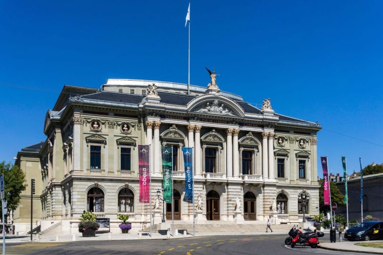 Grand Théâtre de Genève prodaje hiljade kostima iz svojih predstava – rijetka rasprodaja fonda Grand Théâtre de Genève prodaje hiljade kostima iz svojih predstava – rijetka rasprodaja fonda