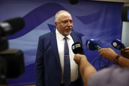 Lider izraelske opozicije: Izrael mora nastaviti rat protiv Irana čak i ako se SAD povuče