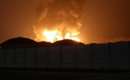 Požar izbio na naftnom polju Shah u Abu Dhabiju nakon napada dronom