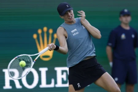 Iga Swiatek raskinula saradnju sa trenerom Wim Fissetteom