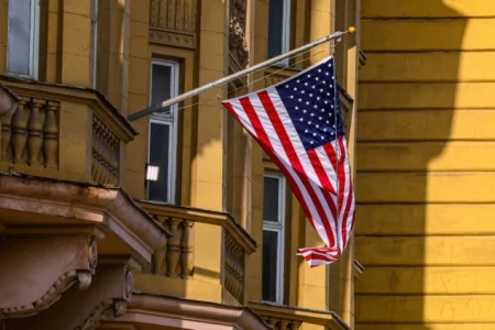 SAD naredio svim ambasadama da odmah provedu sigurnosne planove nakon napada na Bliskom istoku