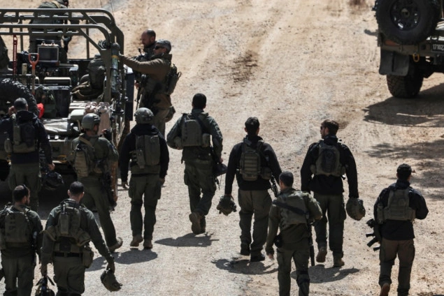 Izraelski vojnici zlostavljali palestinsko dijete tokom pritvaranja njegovog oca u Gazi Izraelski vojnici zlostavljali palestinsko dijete tokom pritvaranja njegovog oca u Gazi