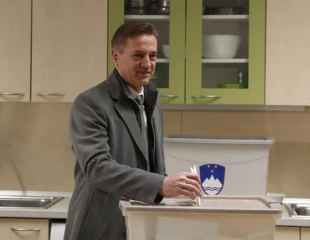 Golob pozvao Slovence da izađu na izbore: „Demokratija se više ne podrazumijeva