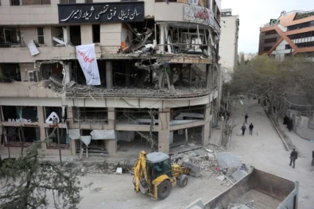 Crveni polumjesec navodi da je više od 100.000 civilnih objekata oštećeno u Iranu Crveni polumjesec navodi da je više od 100.000 civilnih objekata oštećeno u Iranu