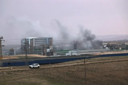 Požar u izraelskoj rafineriji nafte nakon izvještaja o raketnom napadu Požar u izraelskoj rafineriji nafte nakon izvještaja o raketnom napadu