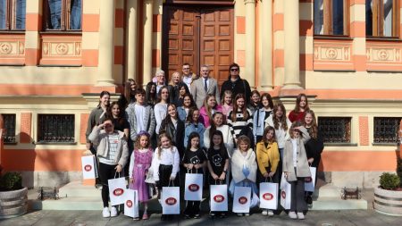 Учесници фестивала „Дјечија машта може свашта“ на пријему код градоначелника