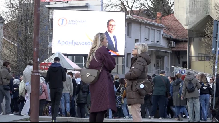 Lokalni izbori u Srbiji: Studenti i građani pokušavaju prekinuti dominaciju vladajuće stranke Lokalni izbori u Srbiji: Studenti i građani pokušavaju prekinuti dominaciju vladajuće stranke