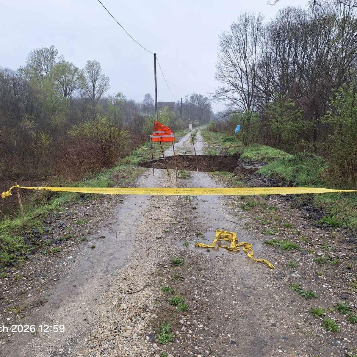 JP PUTEVI BRČKO: Zona Istok 1, Brezovo Polje – čaršija, neprohodan put pored rijeke Save zbog vel…