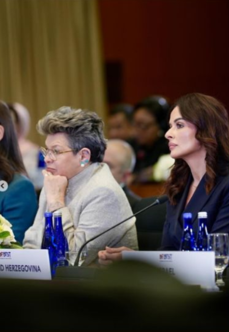 Bećirovići opet režu fotografije, ovaj put izrezana Netanjuhuova supruga