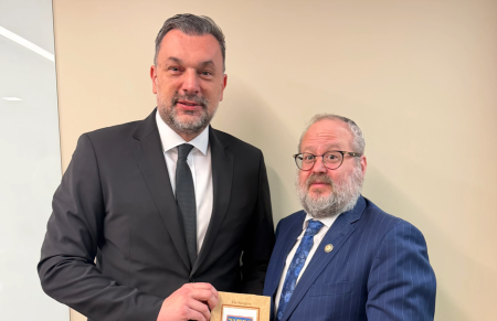 Kavazovićeva bajramska hutba izazvala reakcije u SAD-u: Rabin Yehud Kaploun optužio reisa da širi antisemitizam, ministar Konaković rekao da nije informisan, ali da će porazgovarati sa reisom kada se vrati u BiH