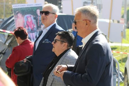 Ganić i ostali: Nakon pucanja na transporter izašao mladi vojnik sa krvavim rukama