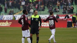 Irfan Peljto dijeli pravdu na važnoj utakmici u Evropskoj ligi