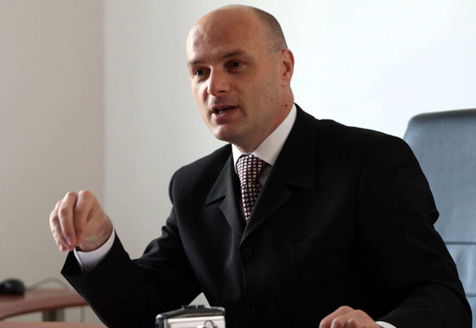 Pozadina hapšenja službenika Specijalnog tužilaštva RS: Miodrag Bajić žrtvuje vozača da bi spasio sebe!