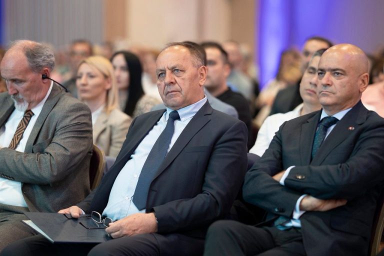 Institucije šute dok djeca oboljela od Dišena nepovratno gube mišiće