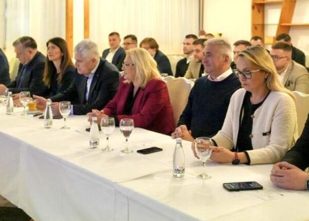 Ivana Marić i vrh HDZ-a otvorili stranačku Zimsku školu