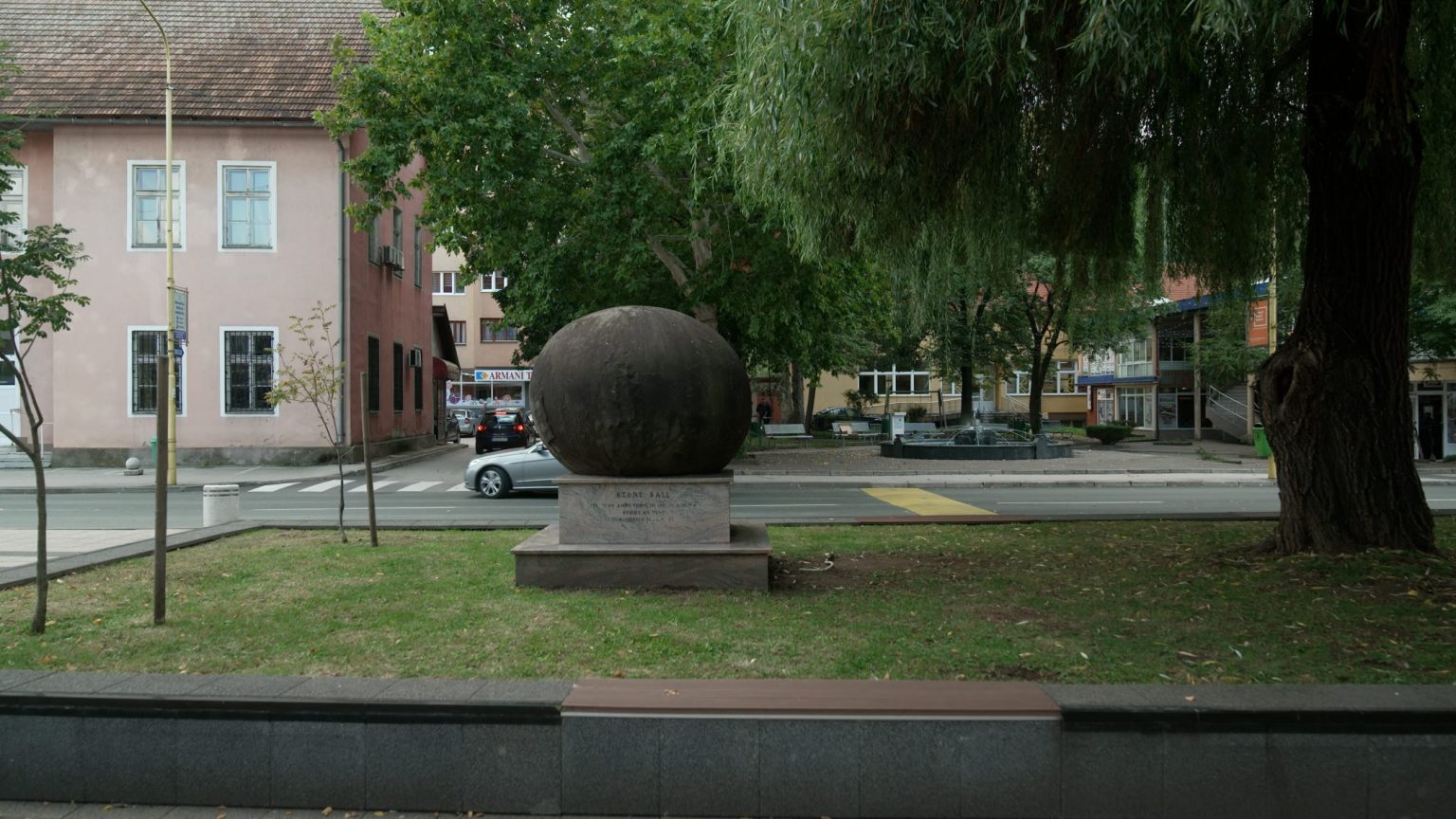 Šestić: Na šinama u živom štitu