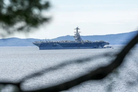 Američki nosač aviona Gerald R. Ford u splitskom akvatoriju na održavanju