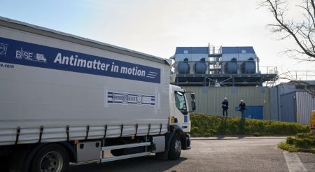 Antimaterija prvi put u povijesti prevezena izvan laboratorija, u CERN-ovom kamionu