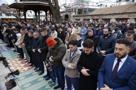 U Gazi Husrev-begovoj džamiji u Sarajevu klanjan bajramski namaz