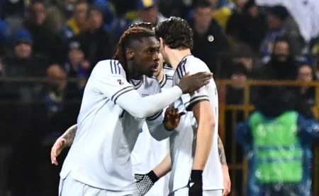 Nakon prvih 45 minuta Italija vodi 0:1, BiH igra bolje i ima igrača više Nakon prvih 45 minuta Italija vodi 0:1, BiH igra bolje i ima igrača više