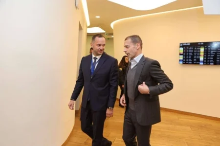 Predsjednik UEFA-e doputovao u BiH, večeras prati duel u Zenici Predsjednik UEFA-e doputovao u BiH, večeras prati duel u Zenici
