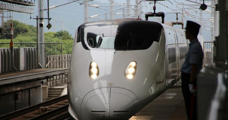 Japanski brzi vlakovi prelaze na prijevoz tereta zbog nepopunjenih sjedala Japanski brzi vlakovi prelaze na prijevoz tereta zbog nepopunjenih sjedala