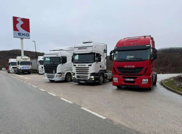 Crnogorska policija zabranila proteste prijevoznika zbog najavljenih blokada Crnogorska policija zabranila proteste prijevoznika zbog najavljenih blokada