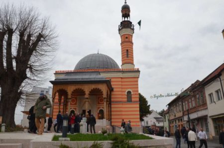 Klanjan bajram-namaz u Tuzli, centralna svečanost održana u džamiji Kralj Abdullah