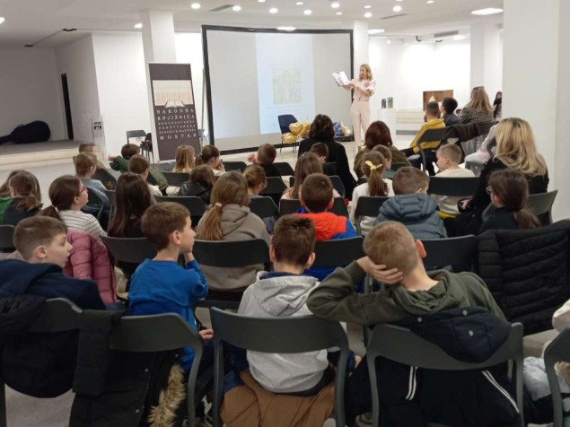 Tjedan Andersena u Mostaru počeo predstavljanjem dviju slikovnica Milene Jukić Bandić Tjedan Andersena u Mostaru počeo predstavljanjem dviju slikovnica Milene Jukić Bandić