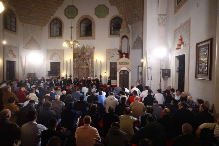 U Gazi Husrev-begovoj džamiji obilježena noć Lejletul-kadr U Gazi Husrev-begovoj džamiji obilježena noć Lejletul-kadr