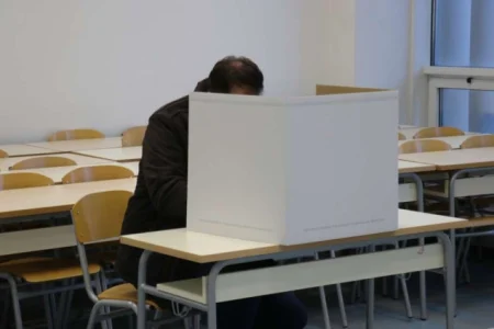 Napetosti i incidenti prate lokalne izbore u Srbiji